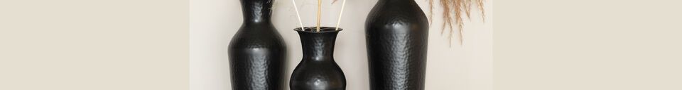 Mise en avant matière Vase en acier noir 40 cm Dunja