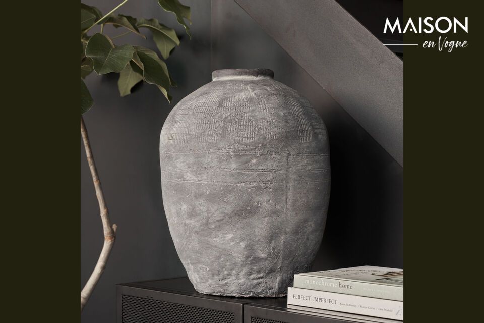 Apportez un style rustique et moderne avec ce vase en béton.