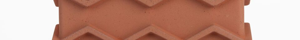 Mise en avant matière Vase en béton terracotta 25 cm Graphic