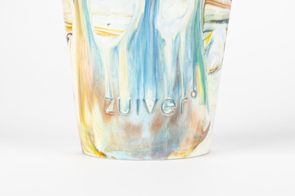 Le vase Conic est disponible en plusieurs tailles et couleurs