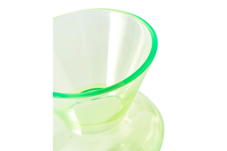 Le vase Fat Neck apporte un peu de peps à votre intérieur ! Avec sa couleur vert néon