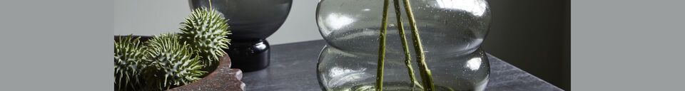 Mise en avant matière Vase en verre vert Organi