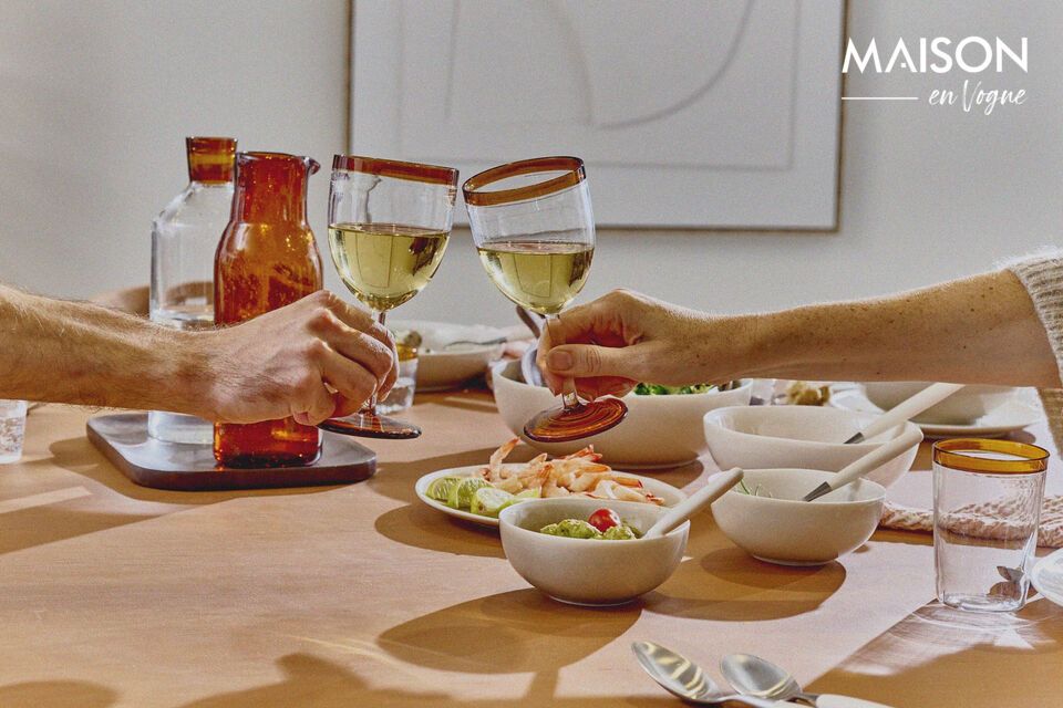 Savourez chaque moment avec élégance grâce au verre à vin Tarifa.